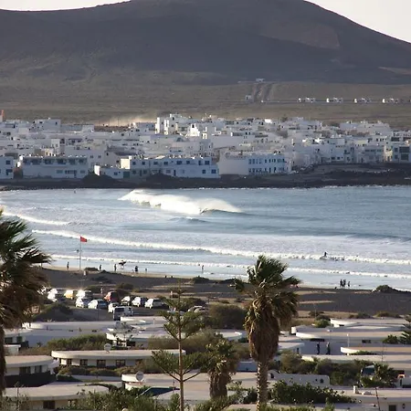 Red Star Surf & Yoga Camp Lanzarote Hostel Famara