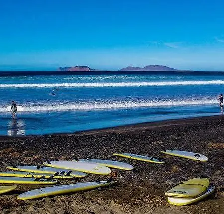 Red Star Surf & Yoga Camp Lanzarote Hostel Famara