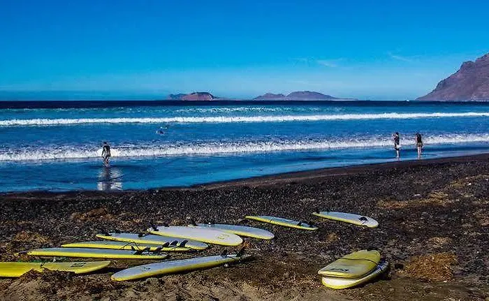 Red Star Surf & Yoga Camp Lanzarote Auberge de jeunesse Famara
