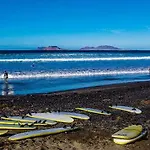 Red Star Surf & Yoga Camp Lanzarote Auberge de jeunesse Famara