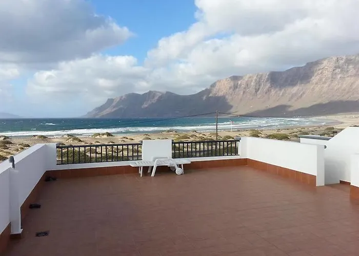 Red Star Surf&yoga Camp Lanzarote Hostel Famara